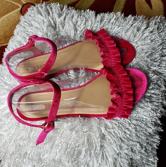 SALE!!NEW Sandals - Picture 2 of 6